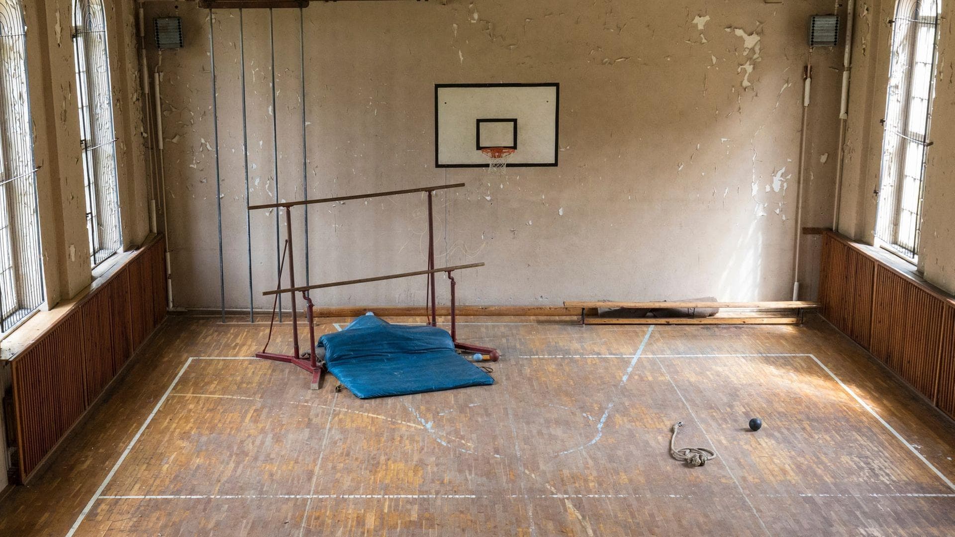 br-alte-ungenutzte-turnhalle-100